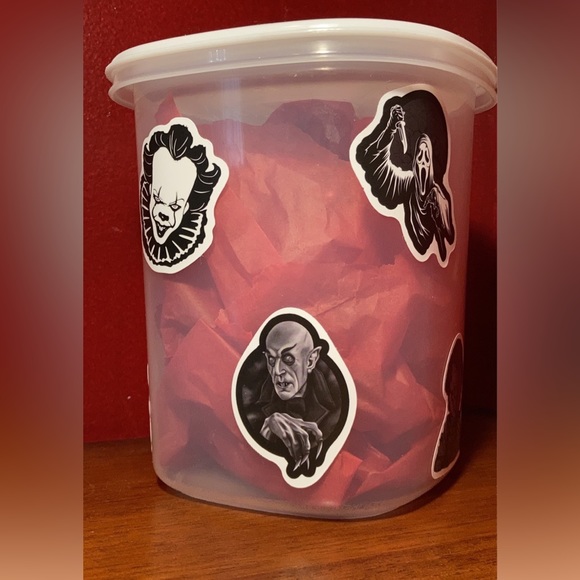 Horror movie themed food storage container - Picture 2 of 3
